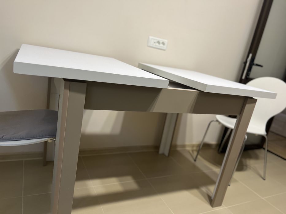 Masa Bucatarie Extensibila cu 2 scaune Albe tot Nou