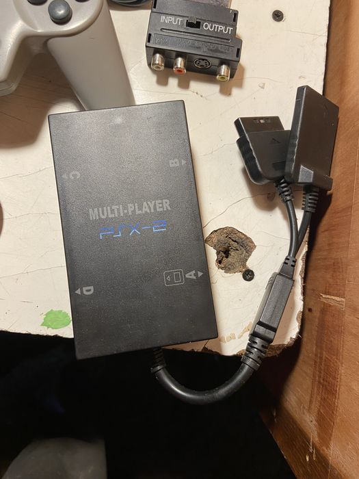 Dau PlayStation 1 Sony cu tot jocuri la el schimb doar cu un telefon