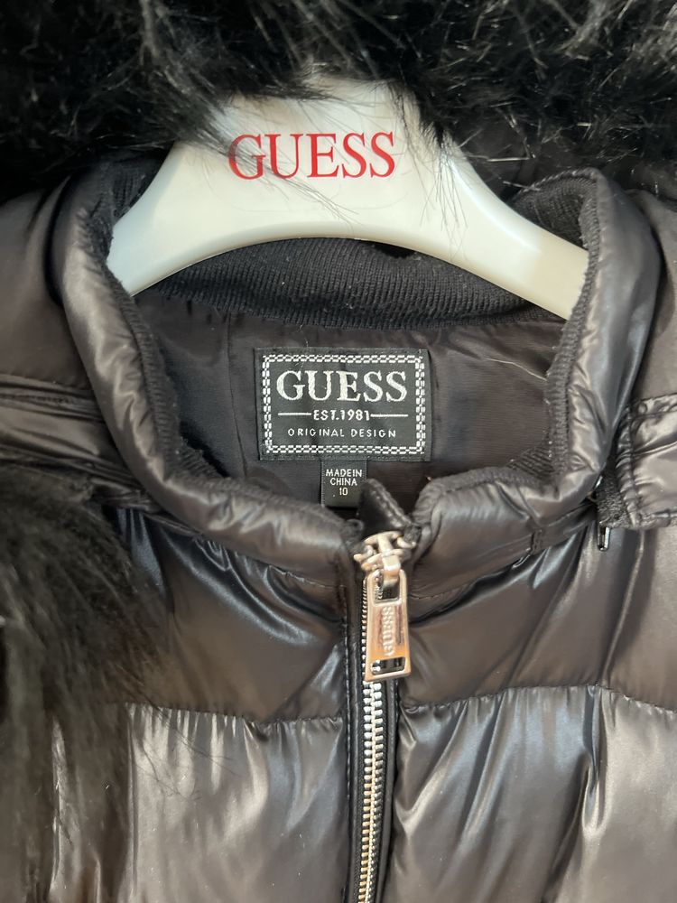 Детско пухено яке Guess в черно