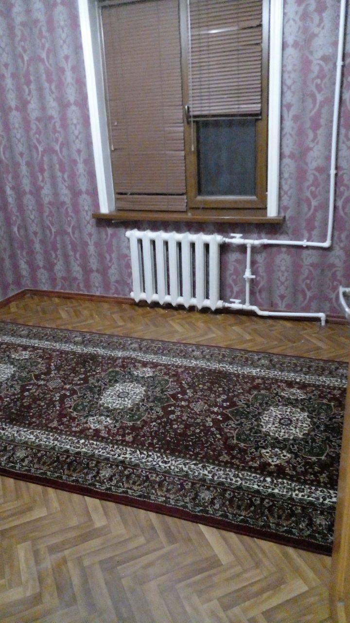3ком./2/5 Юнусабад 19кв."Корзинка" рядом.С ремонтом и обстановкой.