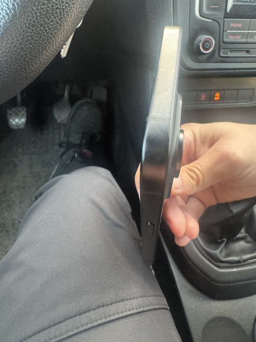 Iphone 15 със счупен дисплей