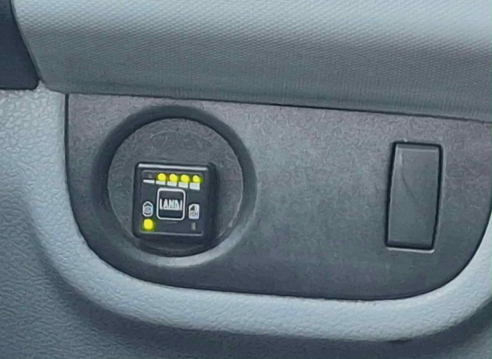Vând sau schimb Dacia Logan