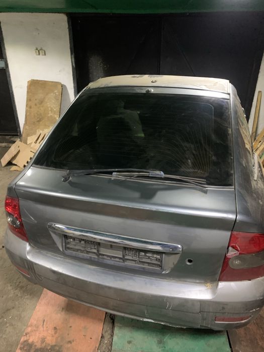 Продам крышку богажника приора