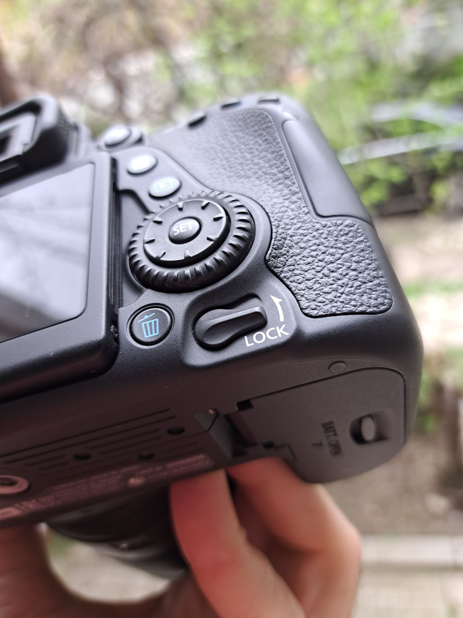 Canon 80D Nefolosit (6000 cadre) + Trepied + Geantă