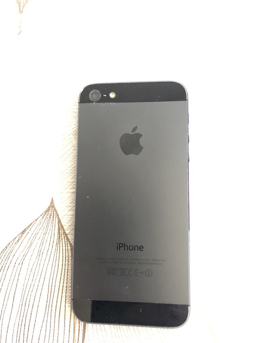 Телефон Apple IPhone 5