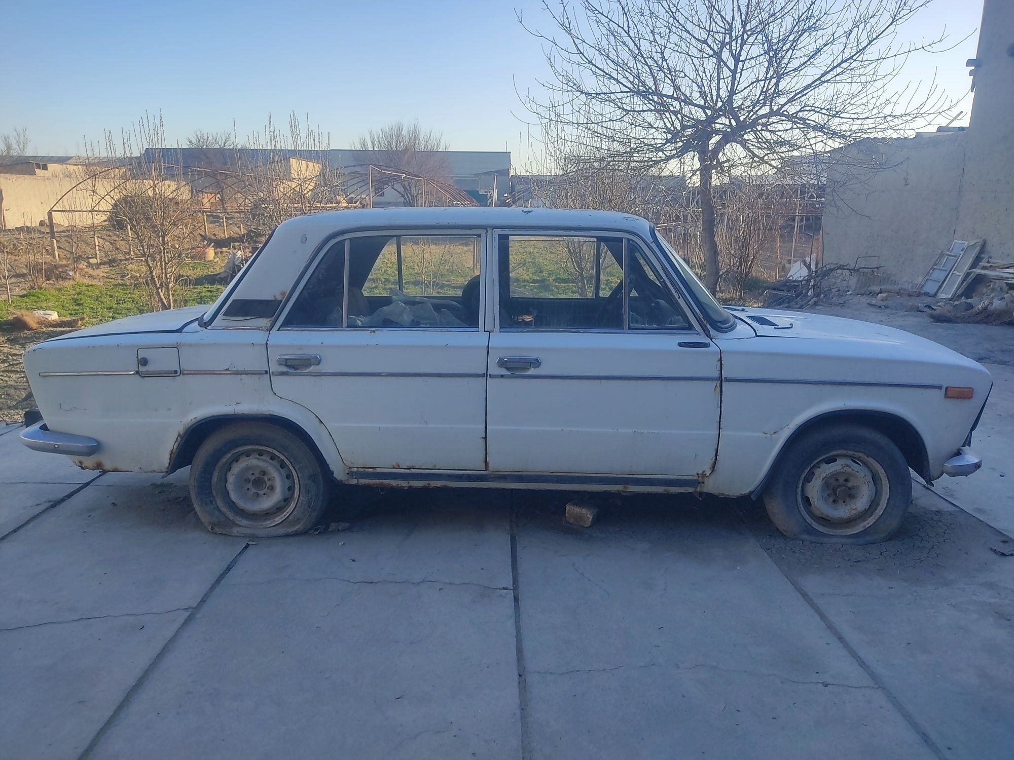Vaz-2106 yaxshi moshina  5 mln 06 mator