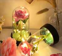 Красива светеща декоративна стъкленица с роза, подходяща за подарък