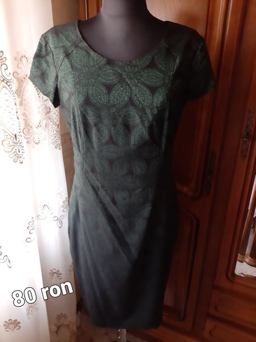 Vând rochiii,costume,fuste,bolerodamă