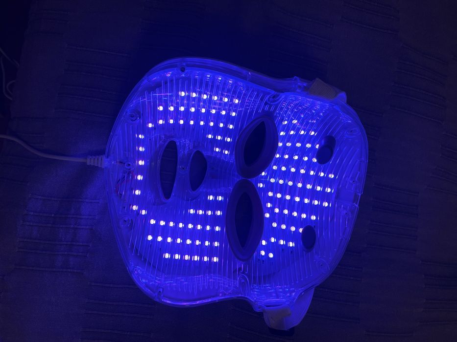 LED маска за терапия на лице