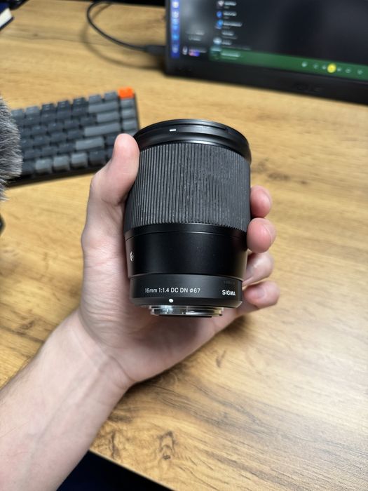 Panasonic Lumix GH5 + Sigma 16mm f/1.4