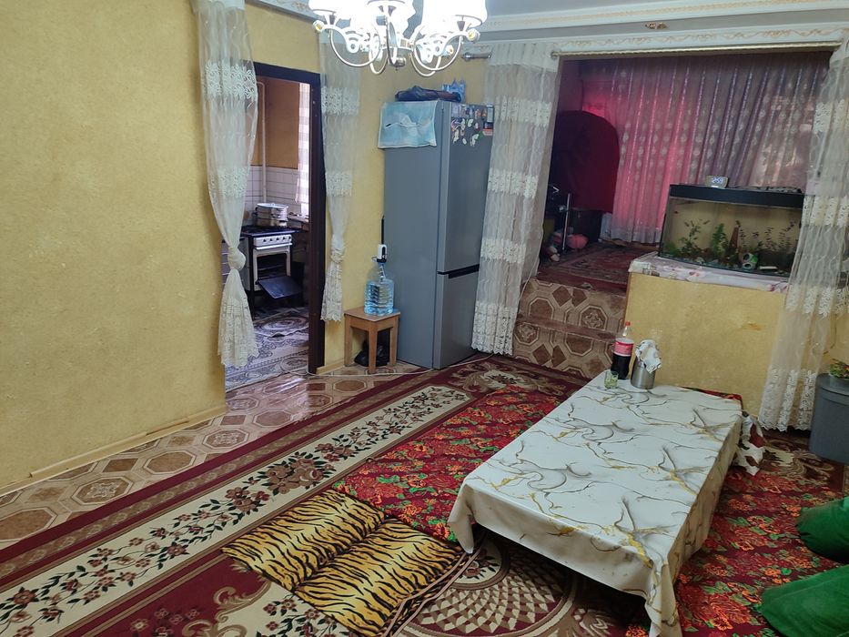 Chirchiq troitskiyda 2 xona sotiladi 1 etaj