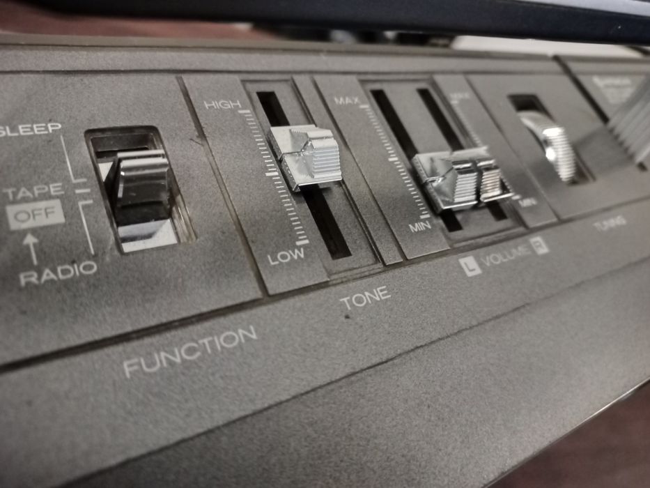 Hitach - радио касетофон