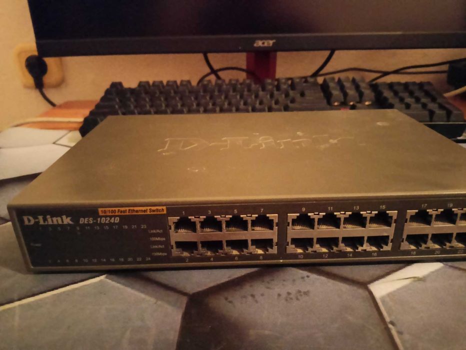 Продам коммутатор D-Link DES-1024D