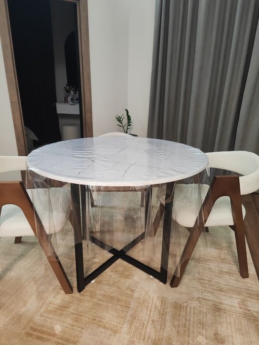 Продам стол обеденный