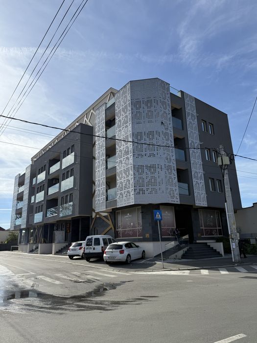 Inchiriez Garsoniera bloc nou