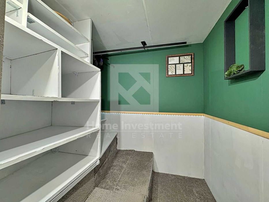 Тристаен апартамент на две нива в близост до Общината