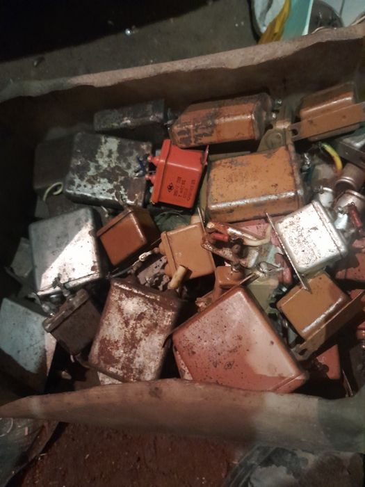 Продам кандинсаторы  реле СССР.за всё 15000т