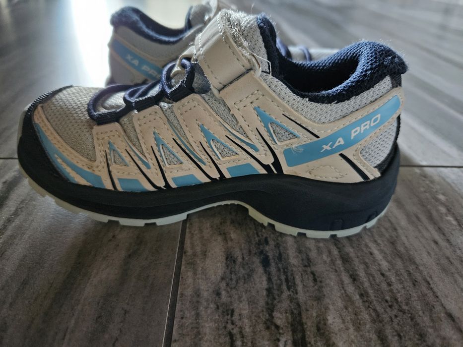 Обувки на Salomon