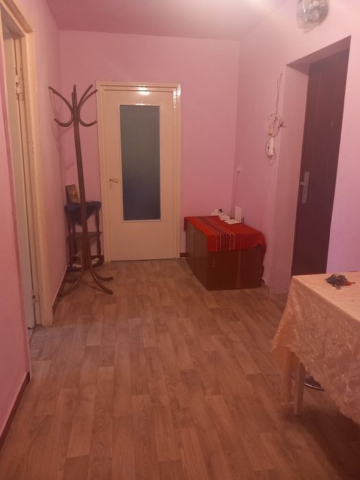 Închiriez apartament