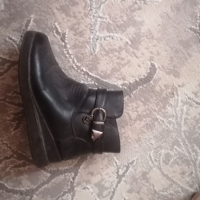 Обувь сотилади качества четкий