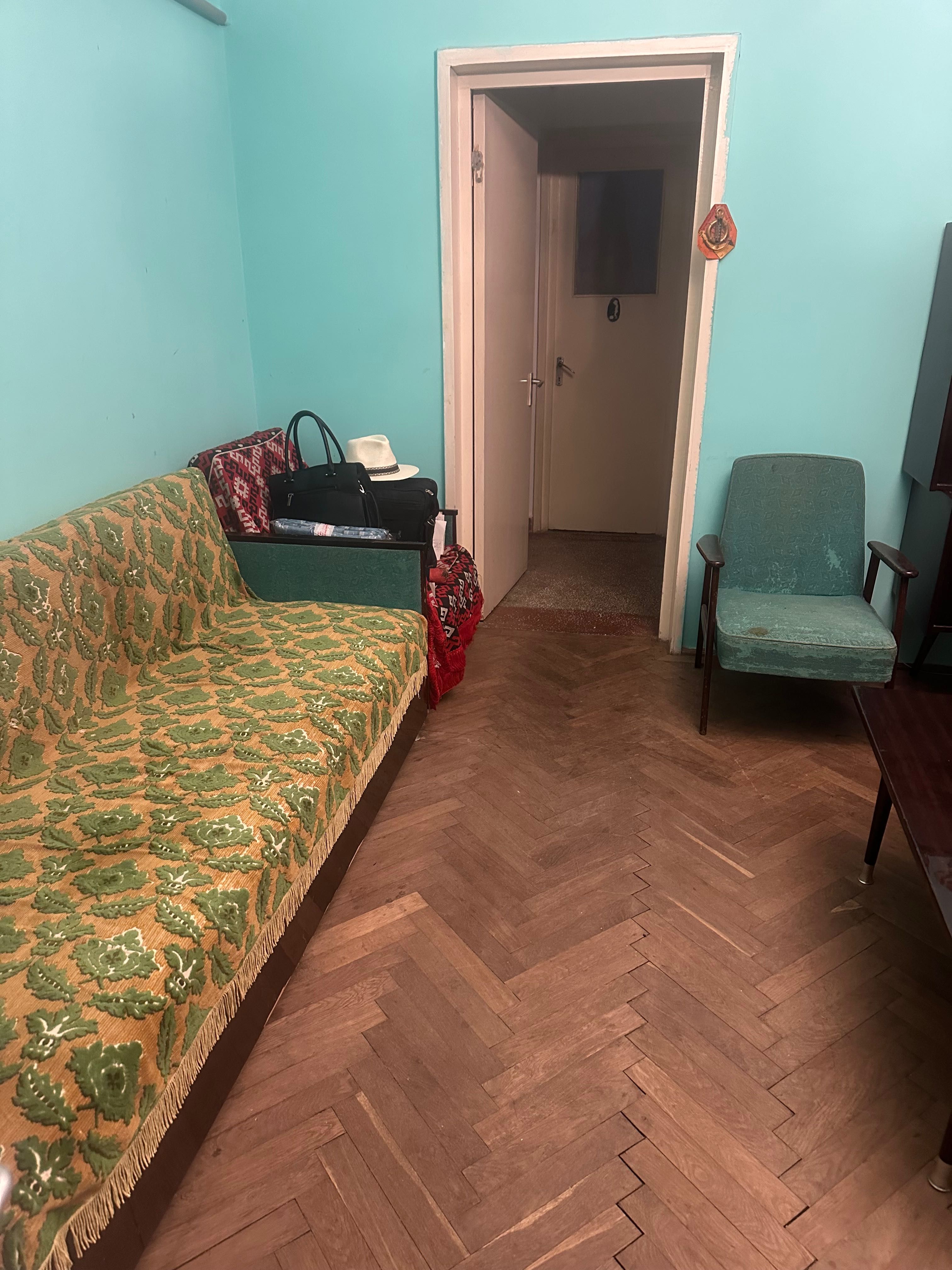 Vând apartament 3 camere, semidecomandat, etaj 4/4 ,Alexandria
