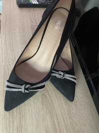 Pantofi de culoare neagra