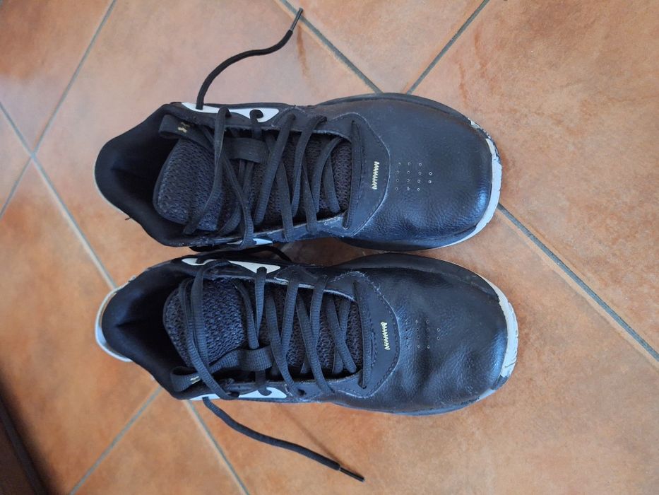 Adidași din piele