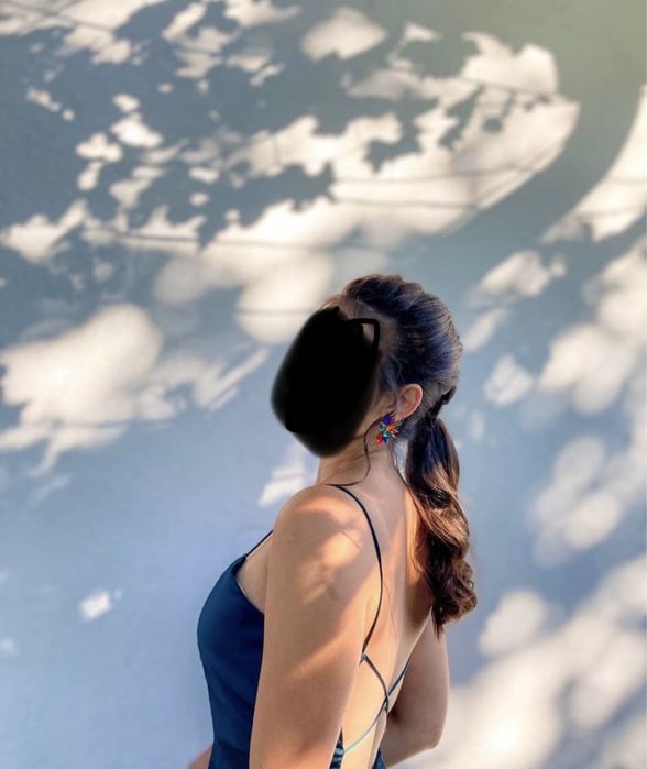 Рокля с деколте