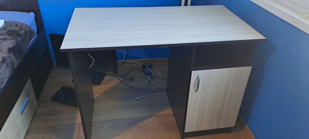 Бюро в цвят венге и астра