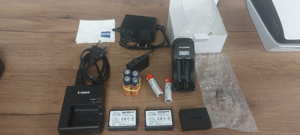 Aparat foto DSLR Canon EOS 1300D BK,18.0 MP + Accesorii