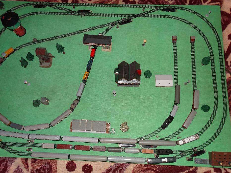 Diorama trenulet electric TT 12 mm, 1:120, locomotive, vagoane, macaze