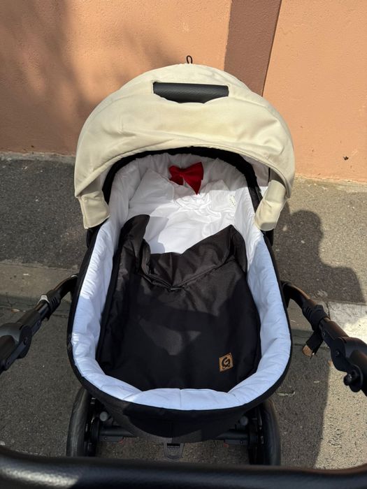 Carut bebeluisi din 3 piese si accesorii