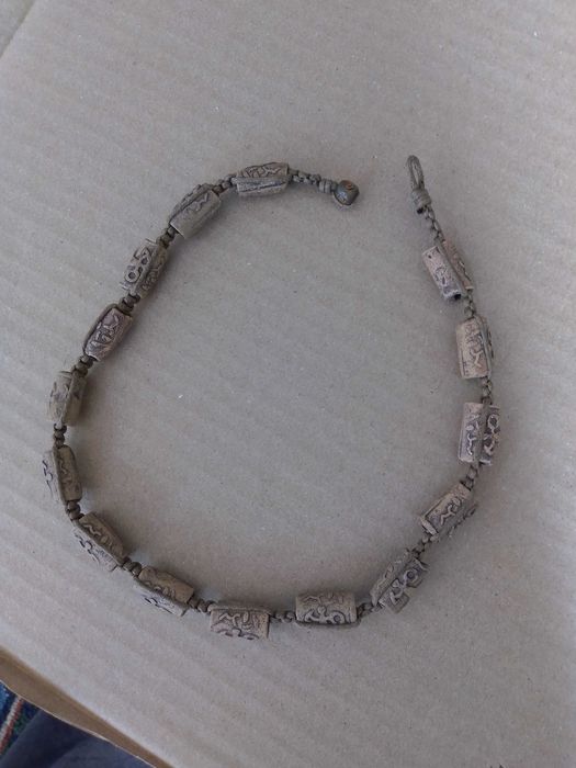 Продавам оригинално колие