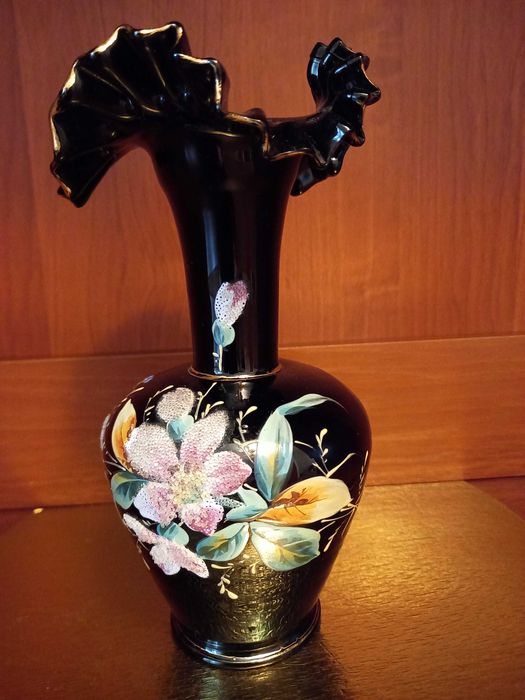 в продаже антикварная ваза. до 1900 года. редкость. цена договорная