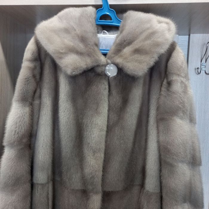 Продаю норковую шубу.