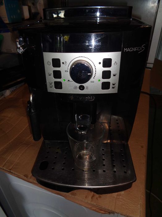 expresso DELONGHI Magnifica S si SIEMENS