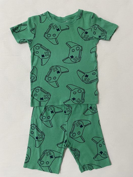 Lot hainute baiat 5-6 ani