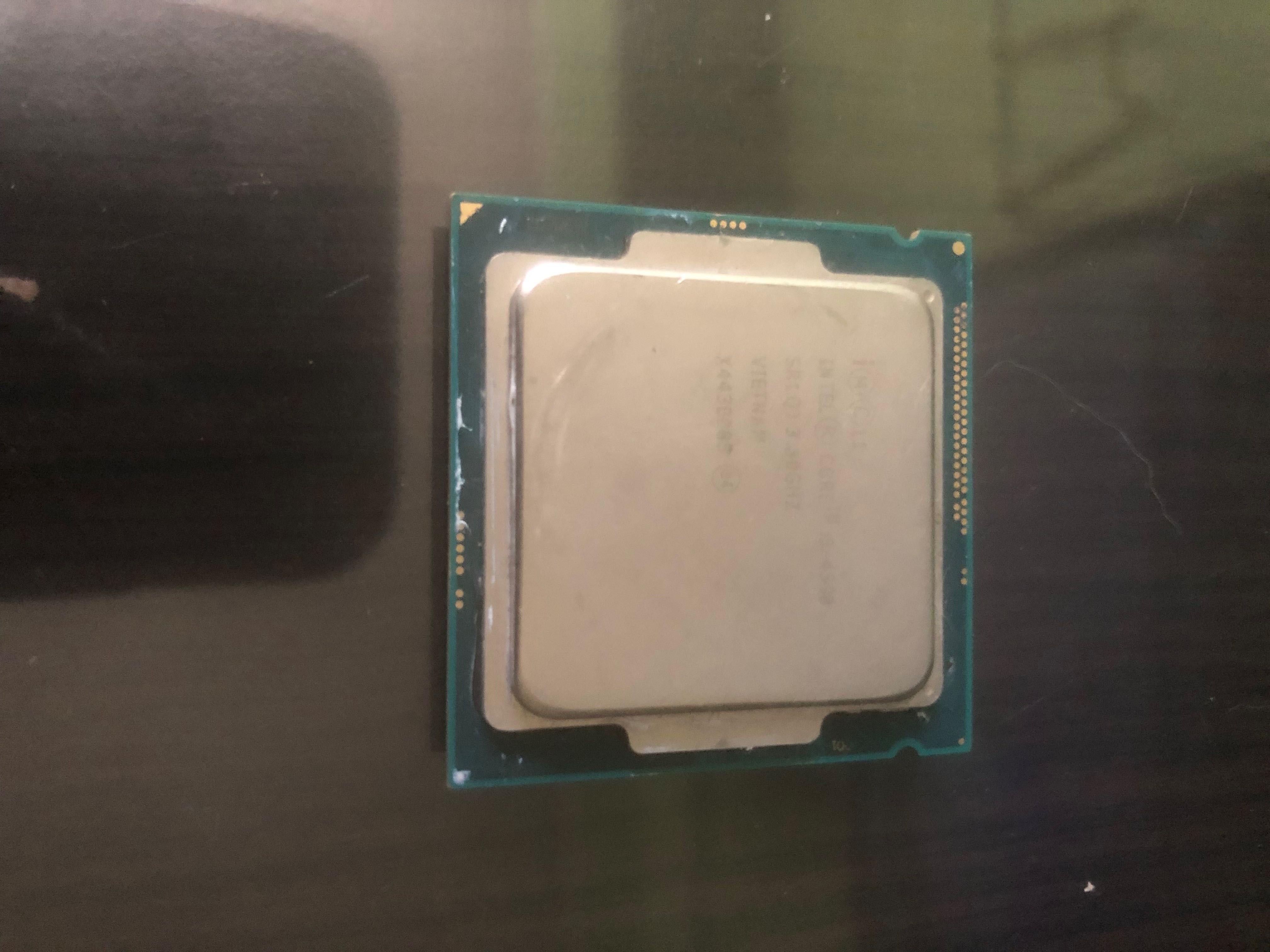 Vând procesor Intel  i5