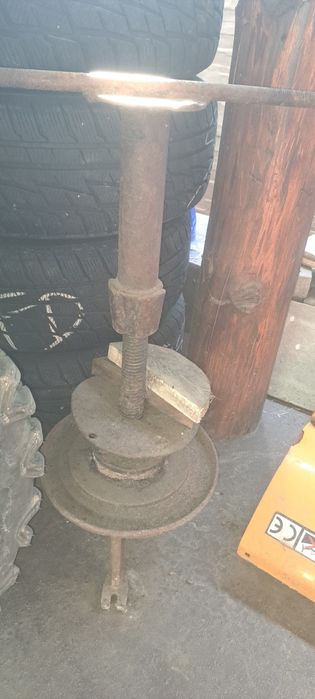 Presa struguri rustica si veche