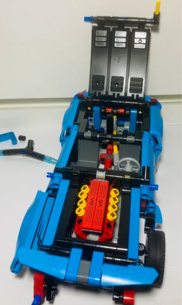 Masina  Lego technic 42098 ,cartonase si cutii lego