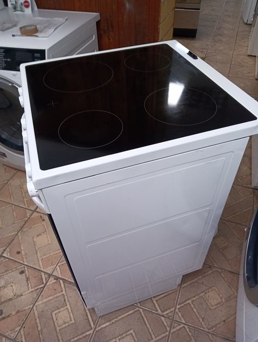 Свободно стояща печка с керамичен плот Voss с 2 години гаранция!