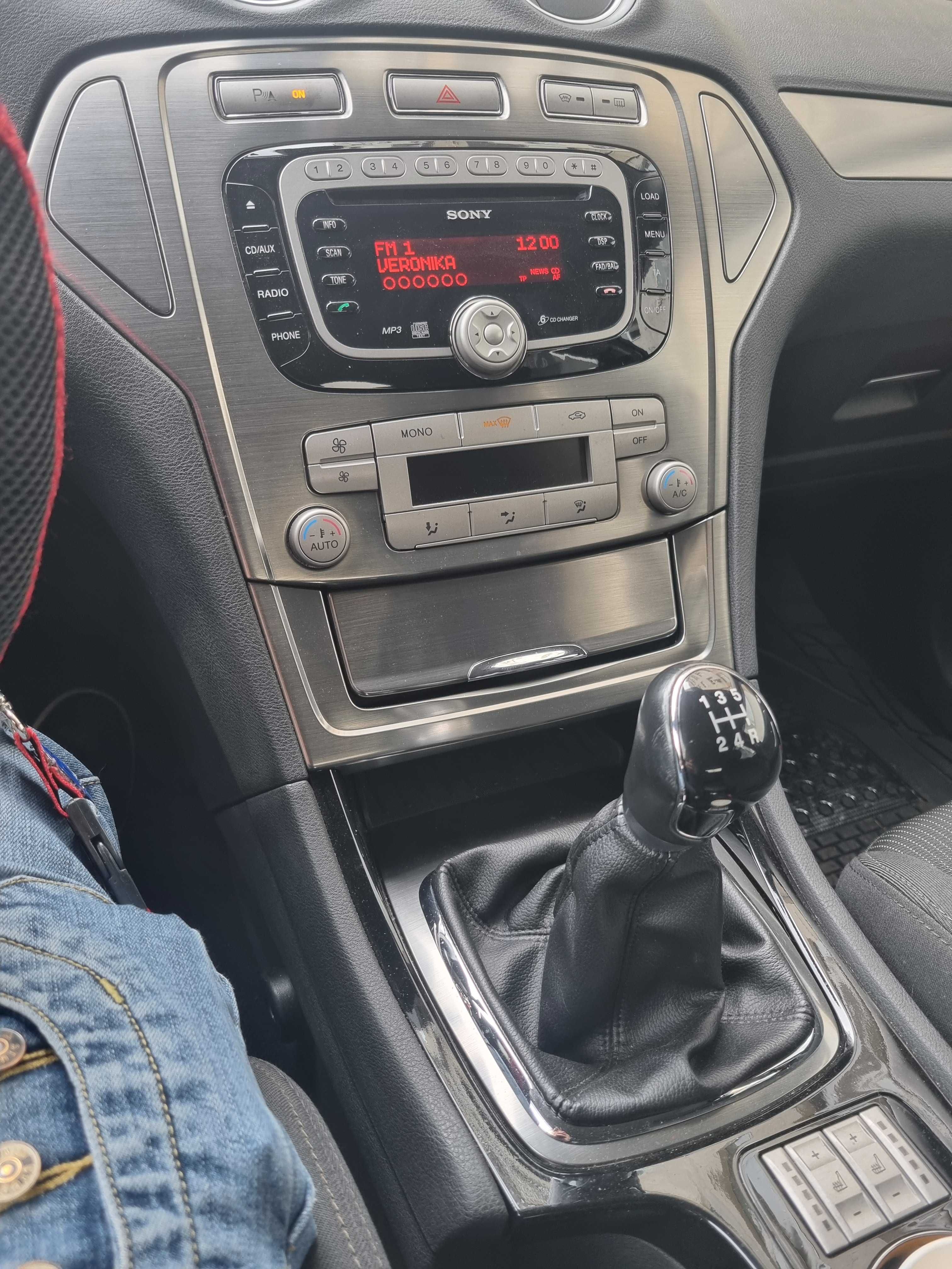 Продавам Ford Mondeo 2010 година.