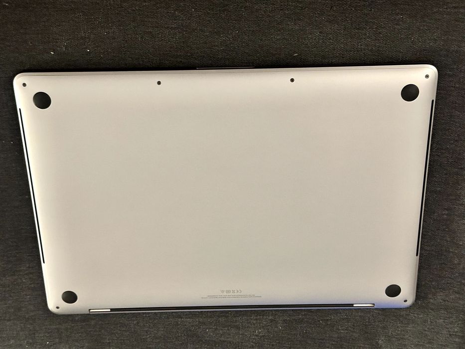 MacBook Pro 2019 16" i9 2.4ghz 32GB ram Radeon Pro 5500M 8gb 2Tb SSD