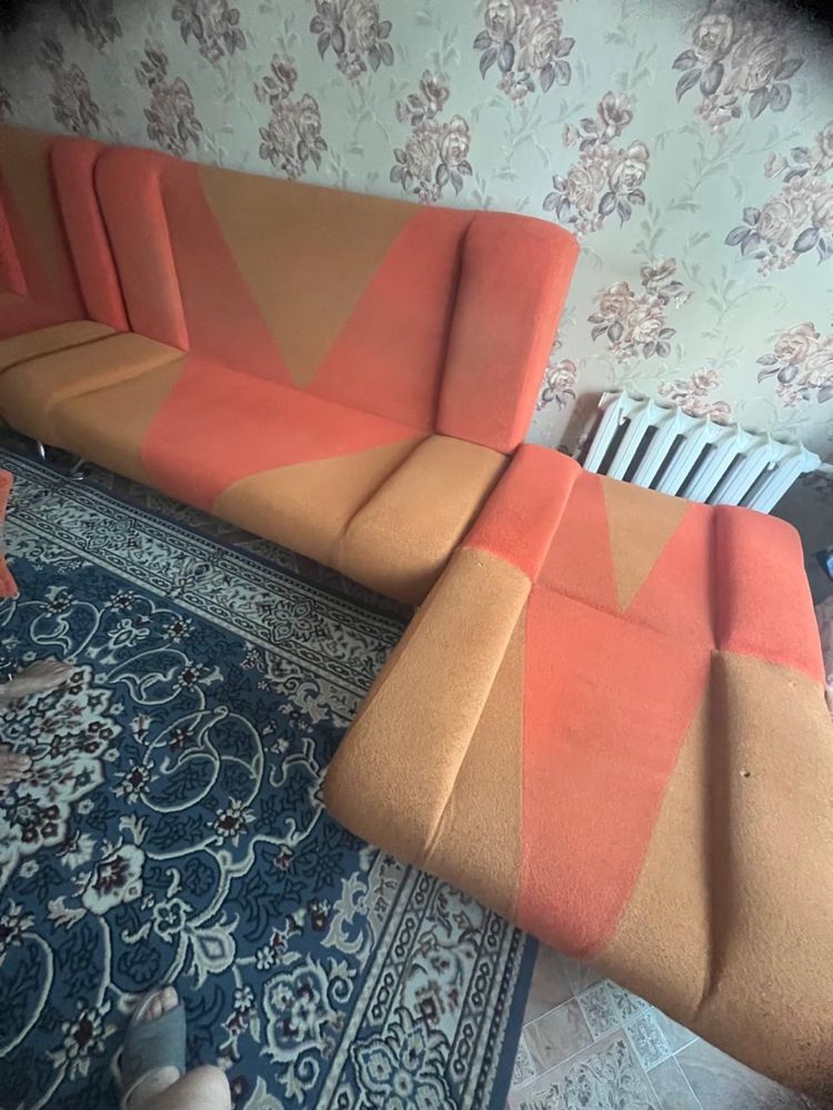 Продам диван и два кресла