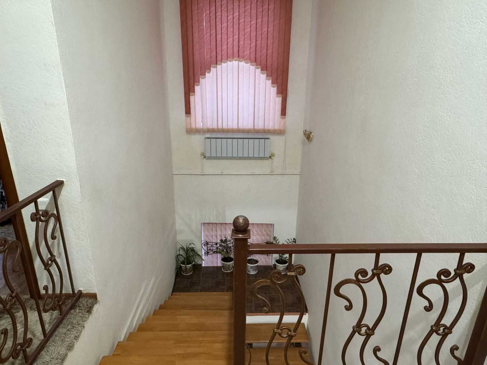 Продается 2х этажный коттедж в районе Зиг Заг