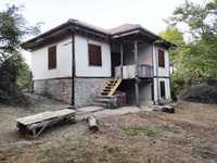 Автентична реновирана къща в Габровския балкан с голям двор