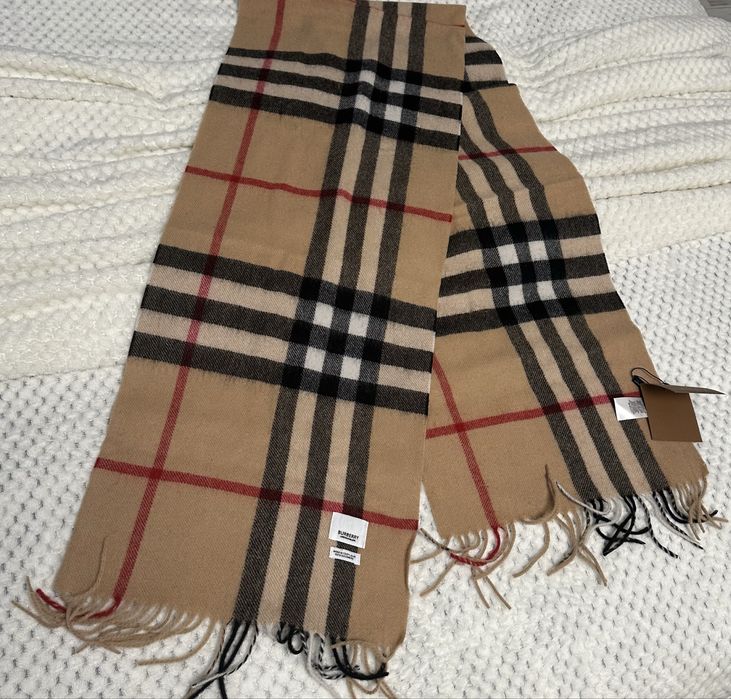 Eșarfă Burberry originală cu cutie noua