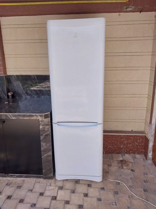 Холодильник INDESIT