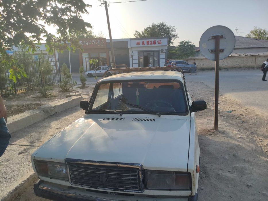 Ваз 2107 йуриб турган мошина