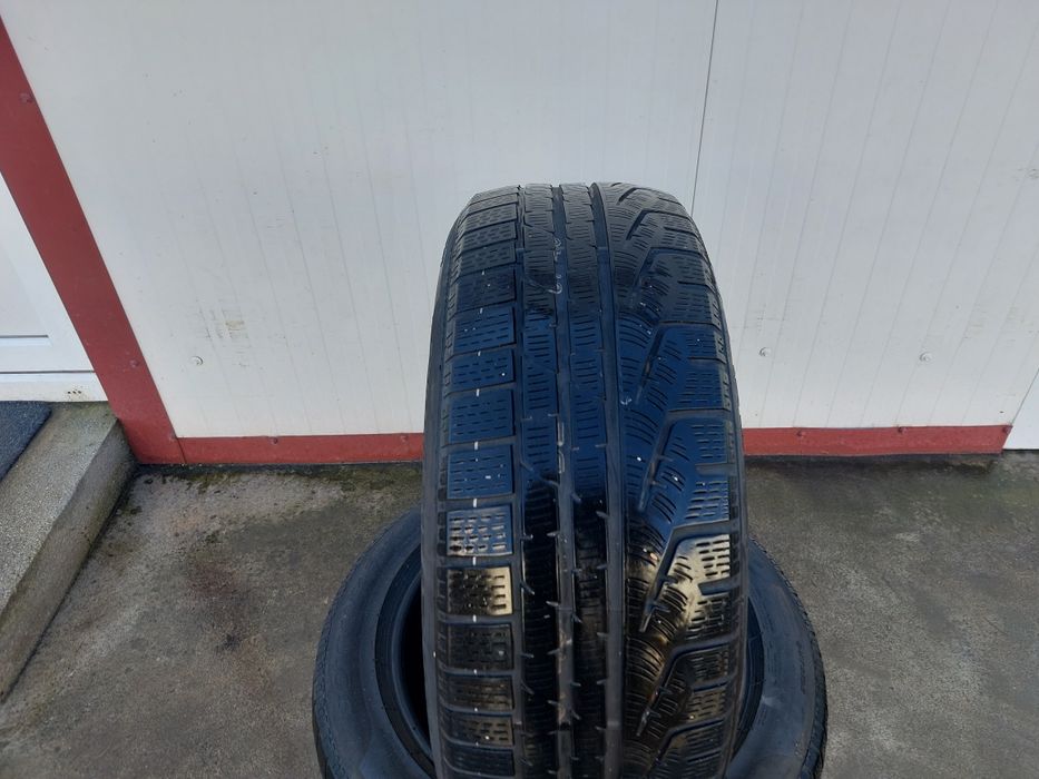 75 lei bucata! Doua anvelope M+S/IARNA 225 55 17 Pirelli